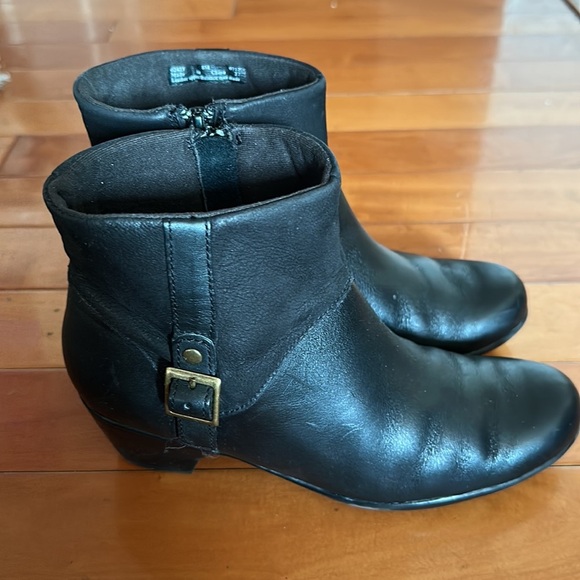 Clark's black ankle boots size 8 - Picture 1 of 6